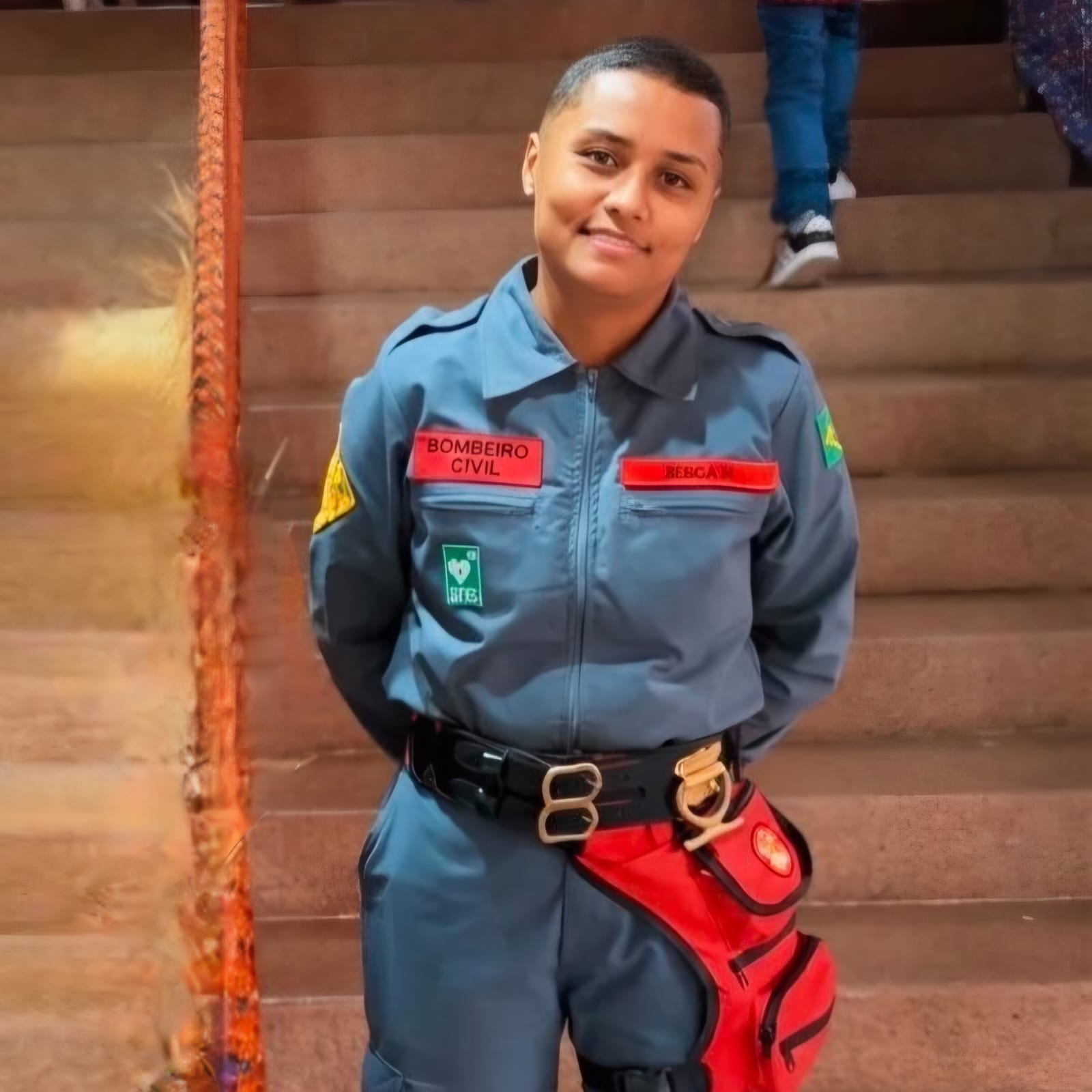 Bombeiro civil realizando prevenção em evento